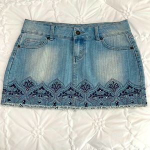 Rue 21 stretch denim skirt size 5/6.